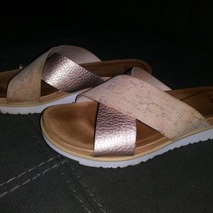 Ugg Kari sandal size 5.5 rose gold and cork
